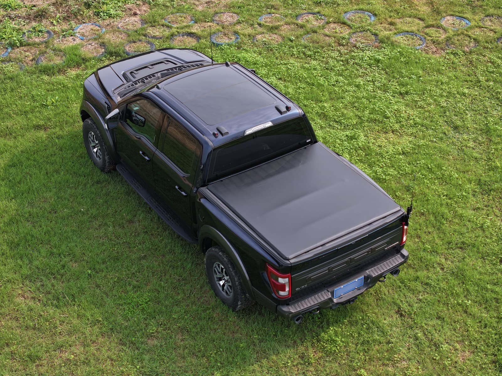 Soft Tri-fold Tonneau Cover